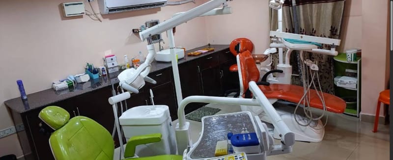 Modern operatory treatment room at Smile Works Dental Clinic Kolathur with dual clinical chairs